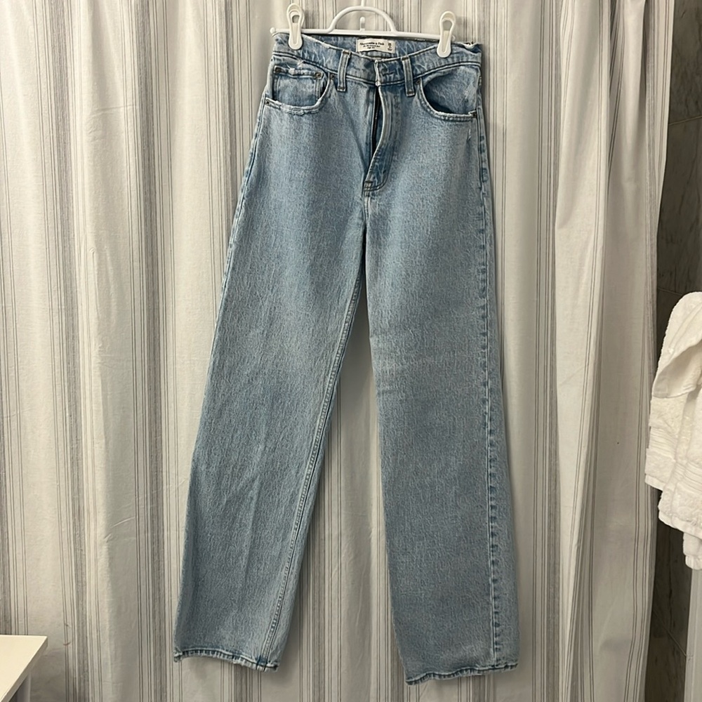 Abercrombie 90s Relaxed High Rise Jean